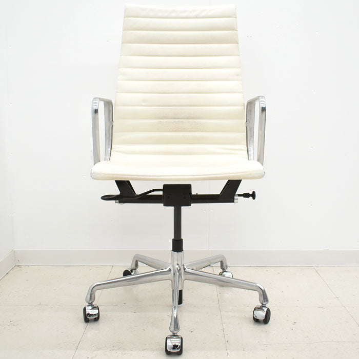 【中古】 ハーマン・ミラー hermanmiller アルミナムグループチェア エグゼクティブ アイボリー 革張り 2023113004 【中古オフィス家具】