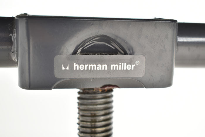 【中古】ハーマン・ミラー イームズアルミナムグループ マネジメントチェア 固定肘 布張り 2023121201【中古オフィス家具】