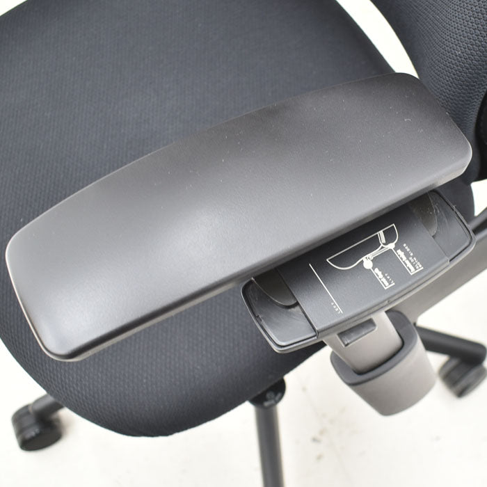 【中古】 スチールケース リープV2 可動肘 ハンガー付 USモデル 2023122305【中古オフィス家具】