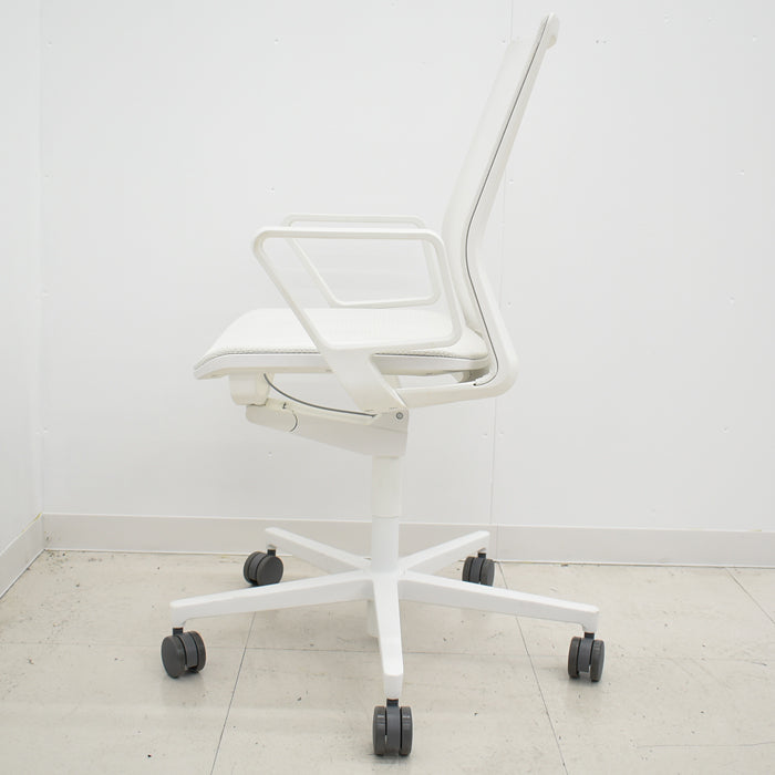 【中古】コクヨ KOKUYO ファブレ サークル肘 ホワイト 2021年製 2024012406【中古オフィス家具】