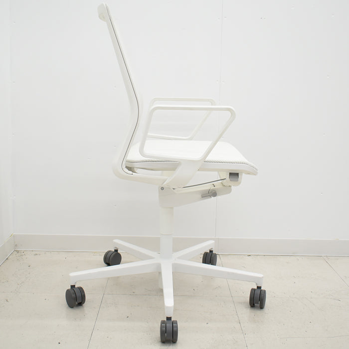 【中古】コクヨ KOKUYO ファブレ サークル肘 ホワイト 2021年製 2024012406【中古オフィス家具】