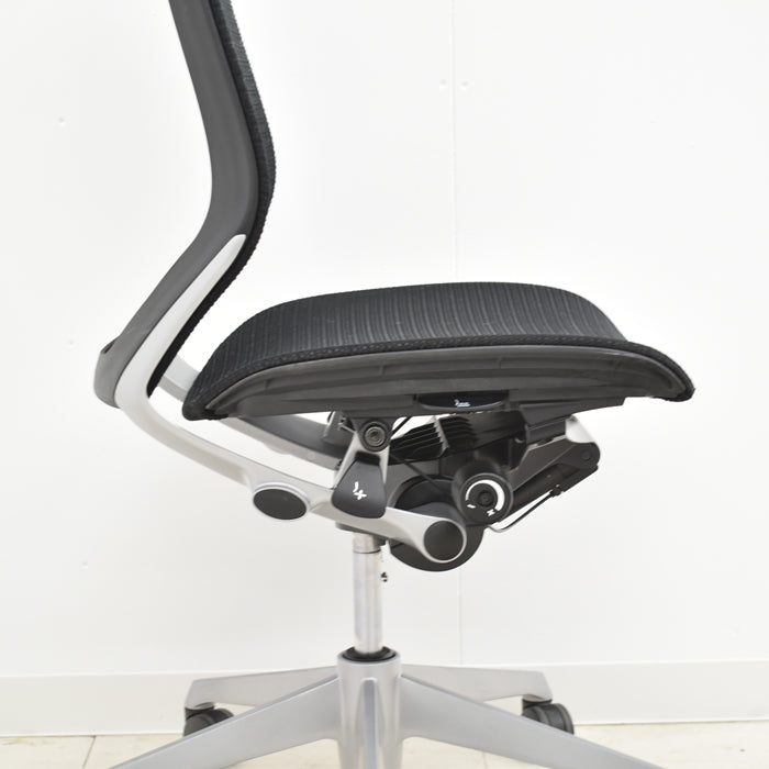【中古】オカムラ バロン ローバック シルバー脚 肘なし 2024021601【中古オフィス家具】
