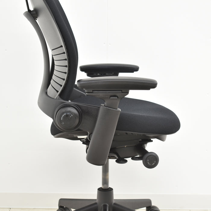 【中古】スチールケース リープV2 可動肘 ハンガー付 USモデル 2024022205【中古オフィス家具】