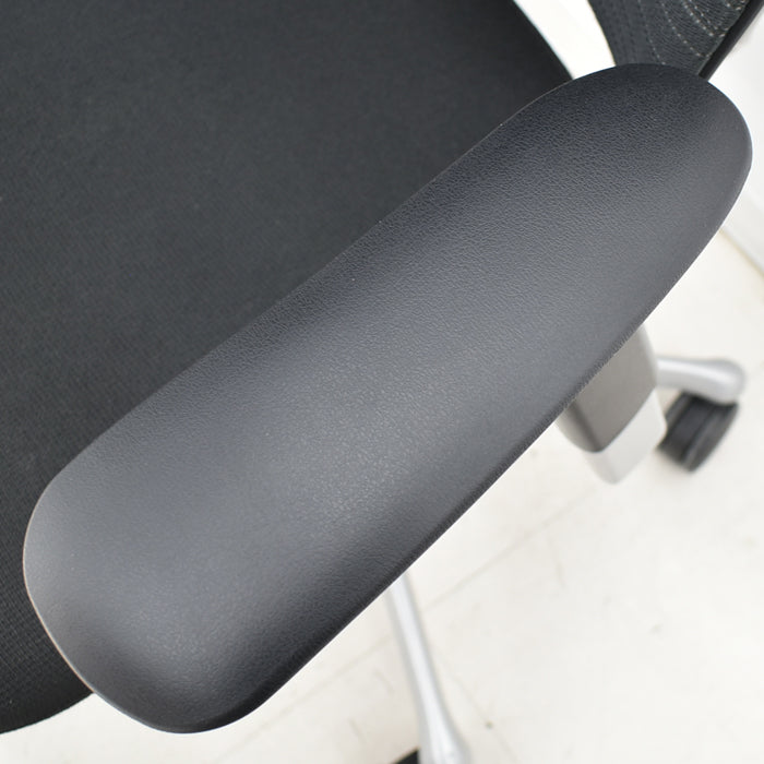 【中古】オカムラ コンテッサ 可動肘 ハンガー グラデーションメッシュ シルバー脚 2024040401【中古オフィス家具】