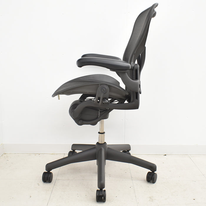 【中古】ハーマンミラー アーロンチェア Bサイズ 可動肘 ポスチャーフィット(パット新品交換済)リクライニング範囲調整 2024043002【中古オフィス家具】【商品画像11】