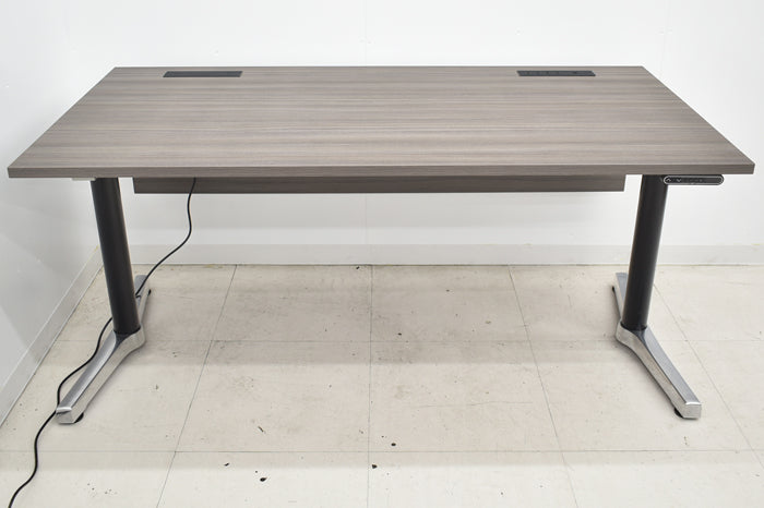 【中古】イトーキ トイロ 電動昇降デスク インジケーター付昇降スイッチタイプ 幕板付 W1550 2024061705【中古オフィス家具】