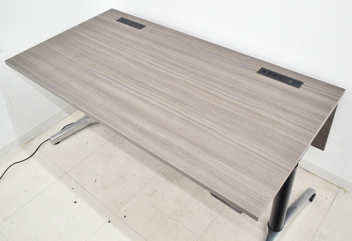 【中古】イトーキ トイロ 電動昇降デスク インジケーター付昇降スイッチタイプ 幕板付 W1550 2024061705【中古オフィス家具】