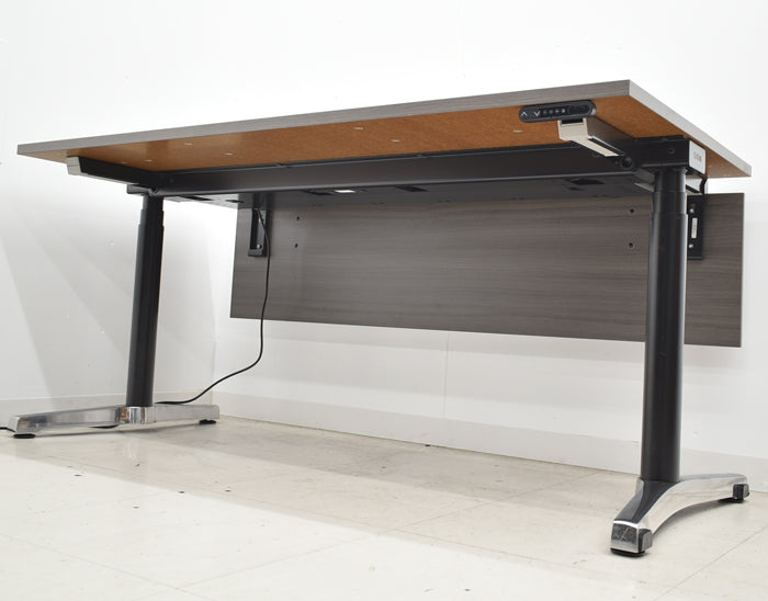 【中古】イトーキ トイロ 電動昇降デスク インジケーター付昇降スイッチタイプ 幕板付 W1550 2024061705【中古オフィス家具】