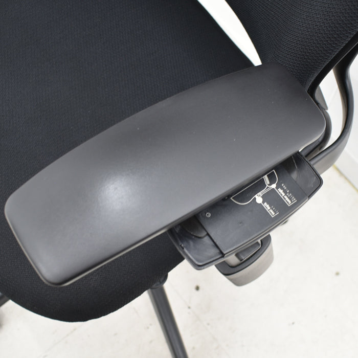 【中古】スチールケース リープV2 可動肘 ハンガー付 USモデル 2024062203【中古オフィス家具】