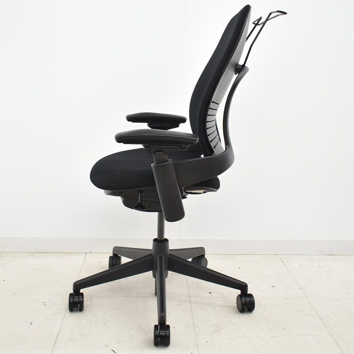 【中古】スチールケース リープV2 可動肘 ハンガー付 USモデル 2024062203【中古オフィス家具】