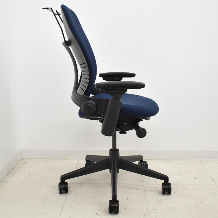 【中古】スチールケース リープV2 可動肘 ハンガー付 USモデル 新型肘パット 2024062205【中古オフィス家具】