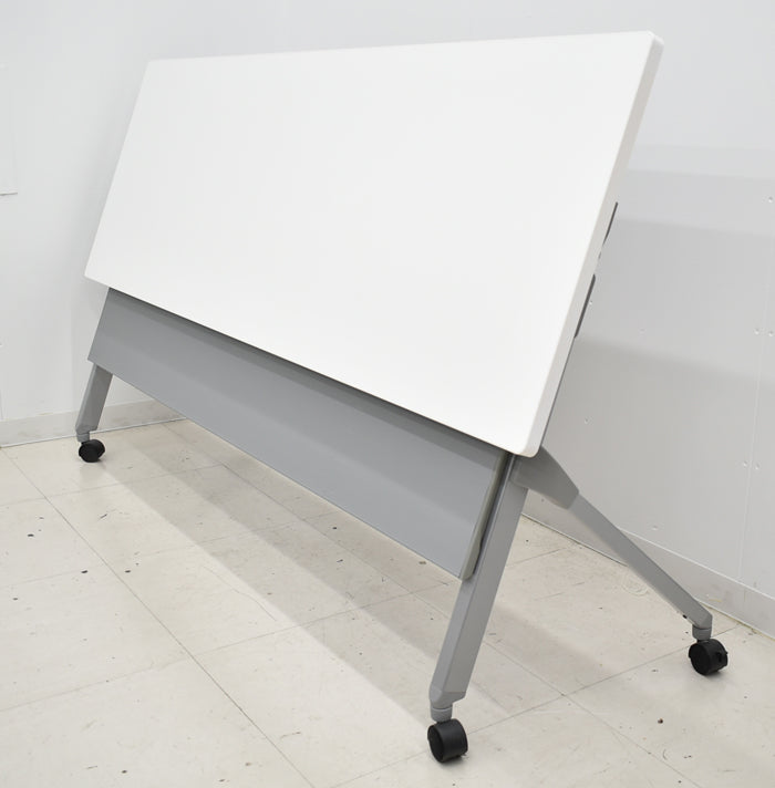 【中古】オカムラ FLAPTOR(フラプター)シリーズ 平行スタックテーブル 幕板付 W1800 2024062701【中古オフィス家具】