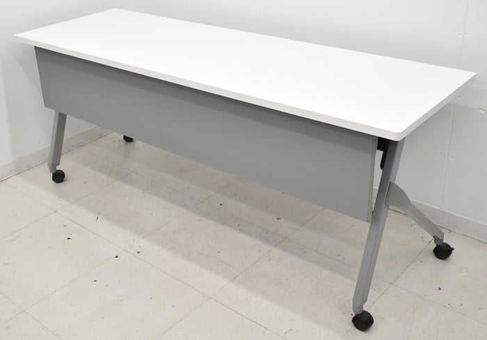【中古】オカムラ FLAPTOR(フラプター)シリーズ 平行スタックテーブル 幕板付 W1800 2024062701【中古オフィス家具】