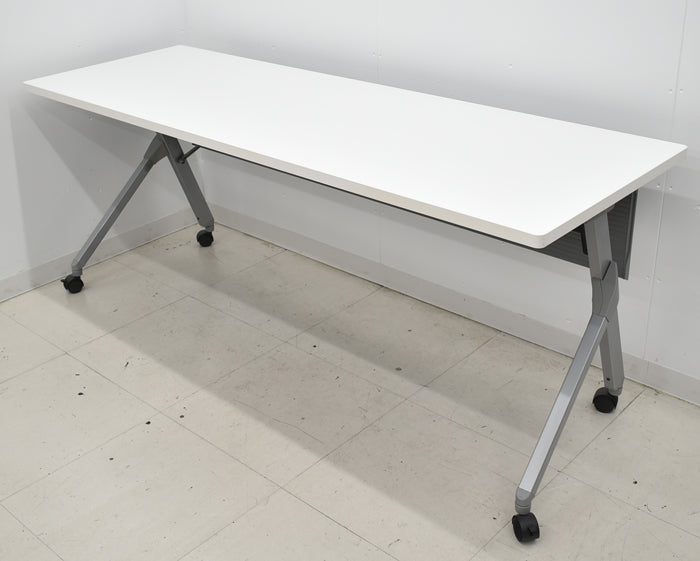 【中古】オカムラ FLAPTOR(フラプター)シリーズ 平行スタックテーブル 幕板付 W1800 2024062701【中古オフィス家具】