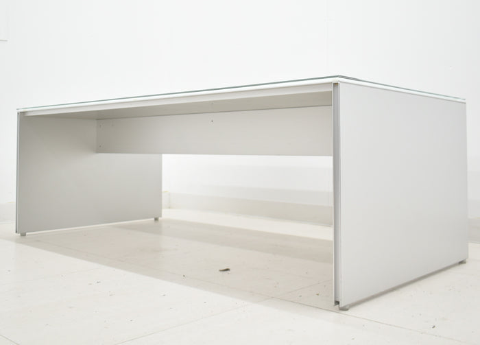 【中古】Cassina ixc. AIR FRAME センターローテーブル ガラス天板付 W1205 2024070403【中古オフィス家具】