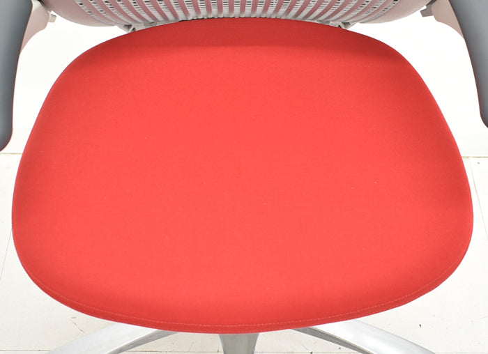 【中古】KNOLL ジェネレーション ハイパフォーマンス肘 アルミミラー脚 2024070804【中古オフィス家具】
