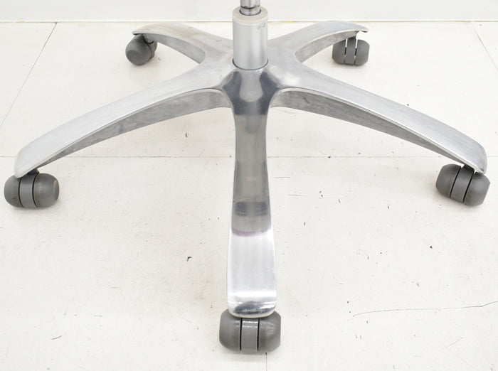【中古】KNOLL ジェネレーション ハイパフォーマンス肘 アルミミラー脚 2024070804【中古オフィス家具】