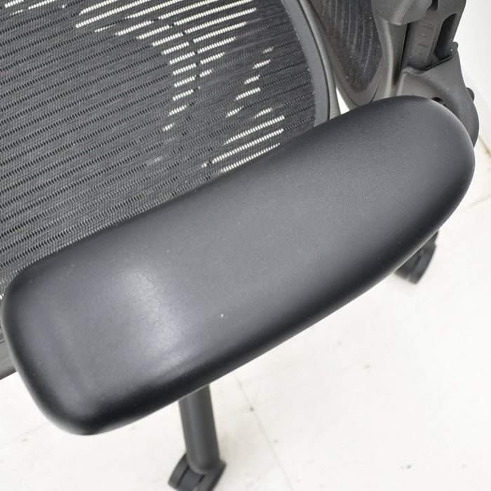 【中古】ハーマンミラー アーロンチェア Bサイズ フル装備 ランバーサポート 2024071009【中古オフィス家具】