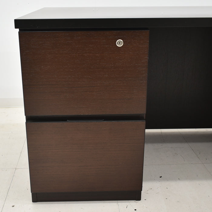 【中古】イトーキ X09シリーズ 役員用両袖机 オークダークブラウン W1600 2024072901【中古オフィス家具】