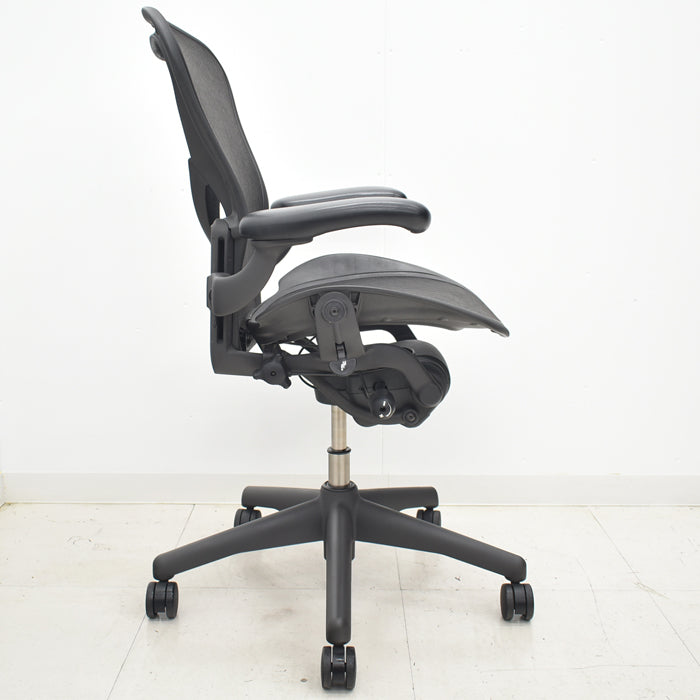 【中古】ハーマンミラー アーロンチェア Bサイズ フル装備 ポスチャーフィット 肘レバータイプ 2024083004【中古オフィス家具】