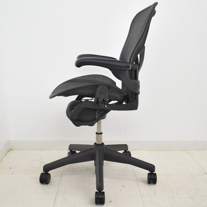 【中古】ハーマンミラー アーロンチェア Bサイズ 可動肘(レバータイプ)ポスチャーフィット リクライニング範囲調整機能 2024091901【中古オフィス家具】