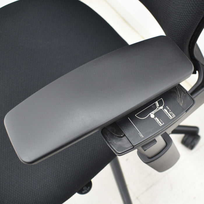 【中古】スチールケース リープV2 可動肘 USモデル 2024092503【中古オフィス家具】
