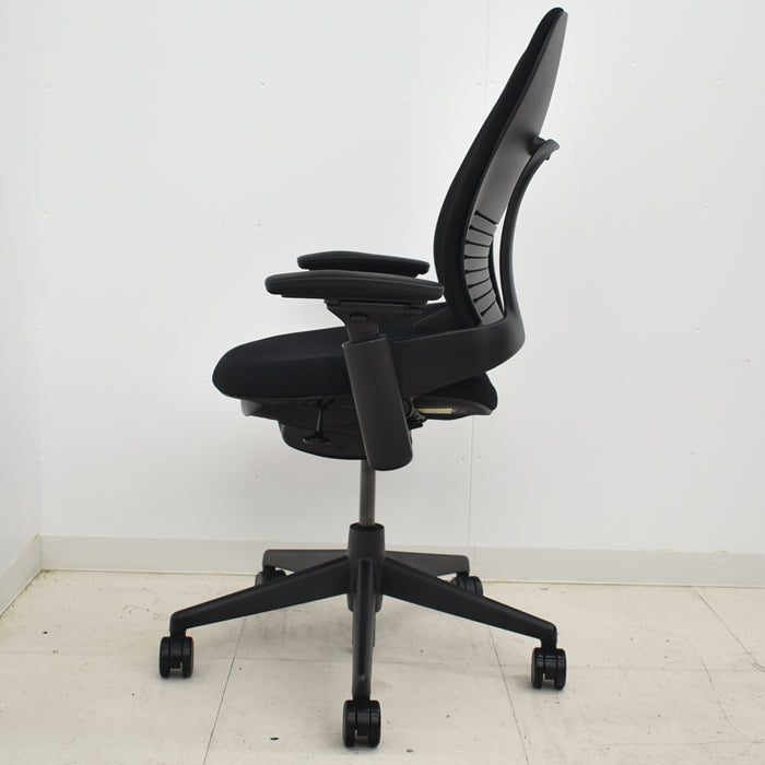 【中古】スチールケース リープV2 可動肘 USモデル 2024092503【中古オフィス家具】