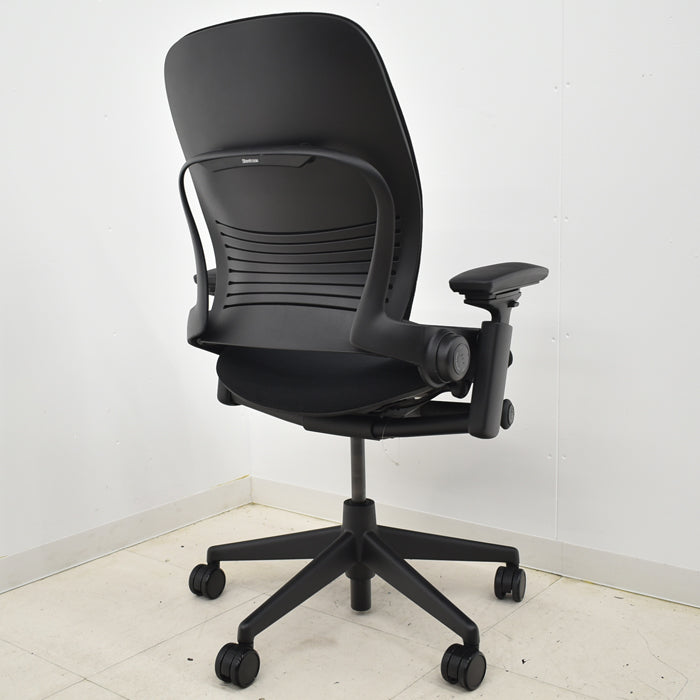 【中古】スチールケース リープV2 可動肘 USモデル 2024092503【中古オフィス家具】