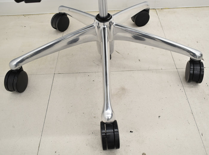 【中古】オカムラ サブリナ 前傾機能付 可動肘 ポリッシュ 2024110503【中古オフィス家具】