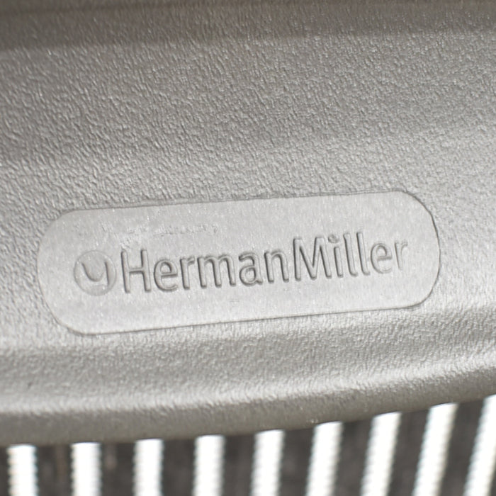 【中古】ハーマンミラー アーロンチェア Aサイズ 可動肘 ランバーサポート 前傾・リクライニング調整なし 2024111303【中古オフィス家具】