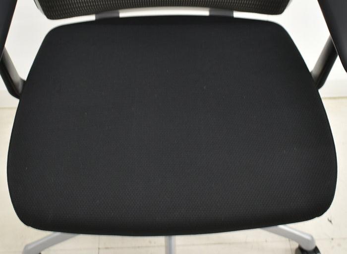 【中古】オカムラ コーラルチェア ハイバック 固定肘 シルバー脚 2024120704【中古オフィス家具】