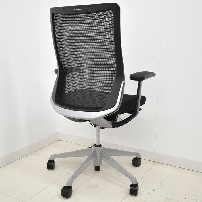 【中古】オカムラ コーラルチェア ハイバック 固定肘 シルバー脚 2024120704【中古オフィス家具】