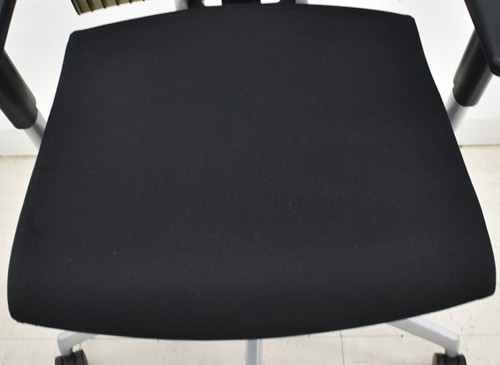【中古】イトーキ スピーナ 可動肘 エラストマーバック ランバーサポート シルバー脚 2025020301【中古オフィス家具】