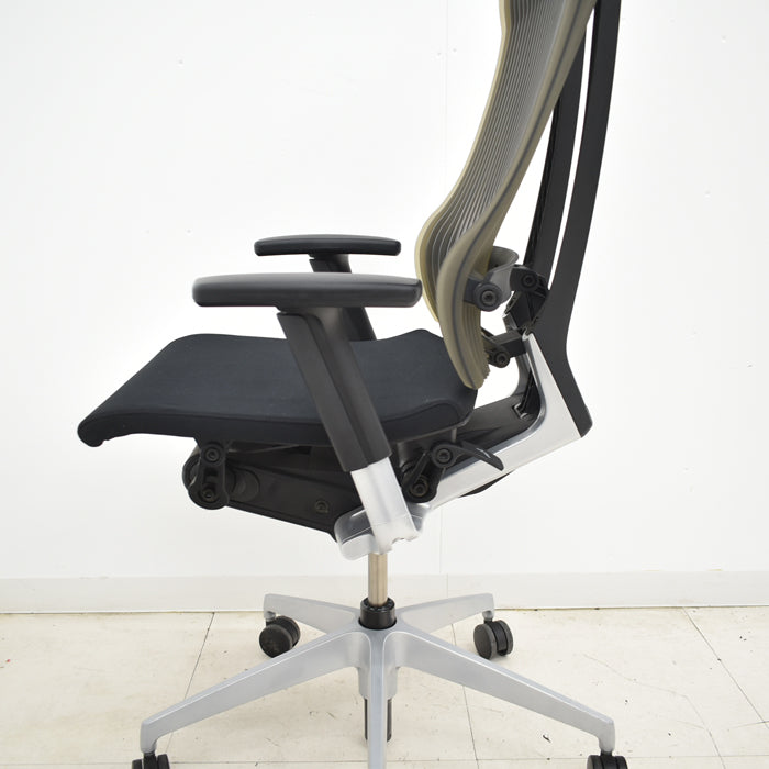 【中古】イトーキ スピーナ 可動肘 エラストマーバック ランバーサポート シルバー脚 2025020301【中古オフィス家具】