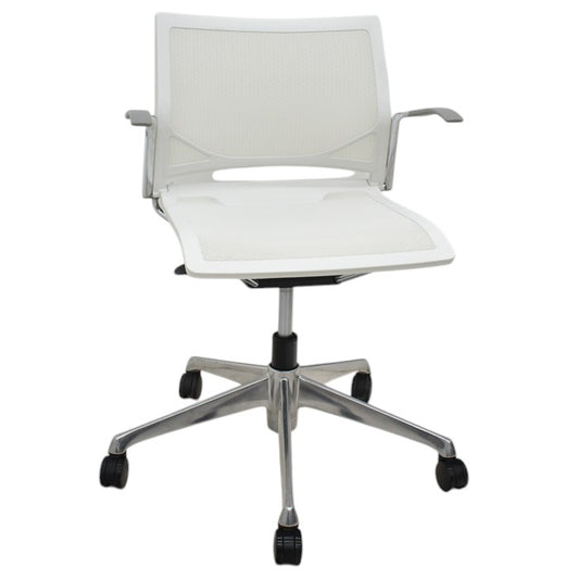 【中古】オカムラ ツァルト 固定肘 ポリッシュ 多目的チェア 2025020304【中古オフィス家具】