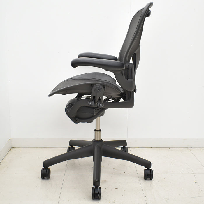 【中古】ハーマンミラー アーロンチェア Bサイズ フル装備 ランバーサポート 固定肘タイプ 2025031003【中古オフィス家具】
