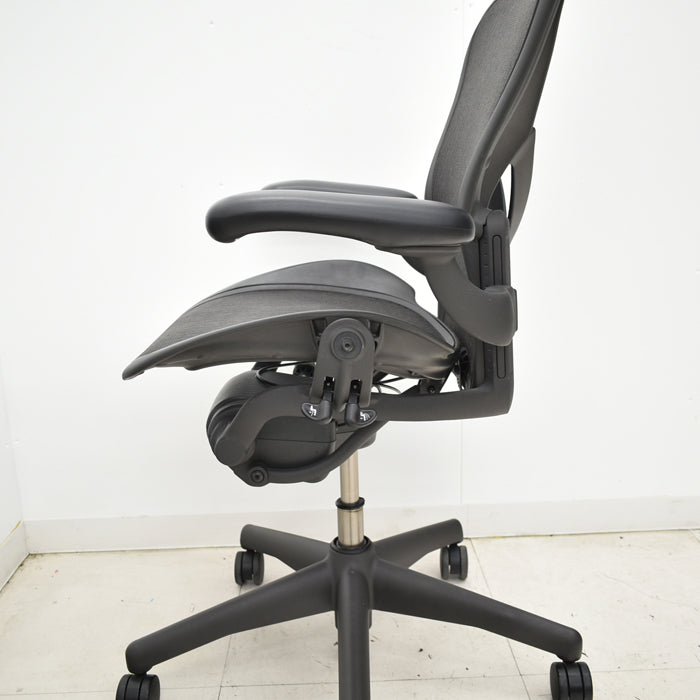 【中古】ハーマンミラー アーロンチェア Bサイズ フル装備 ランバーサポート 固定肘タイプ 2025031003【中古オフィス家具】