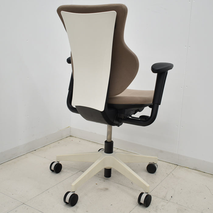 【中古】イトーキ カシコ 可動肘 ナイロンキャスター 2025031806【中古オフィス家具】