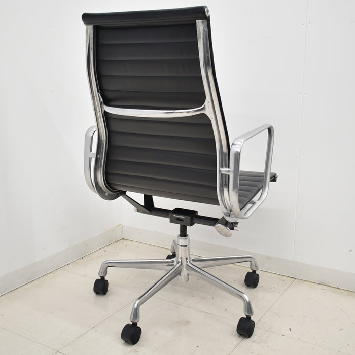 【中古】ハーマンミラー イームズ ソフトパッドエグゼクティブチェア ポリッシュ 革張り 2025032606【中古オフィス家具】