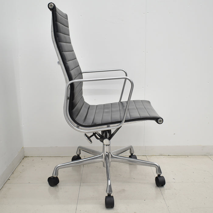 【中古】ハーマンミラー イームズ ソフトパッドエグゼクティブチェア ポリッシュ 革張り 2025032605【中古オフィス家具】