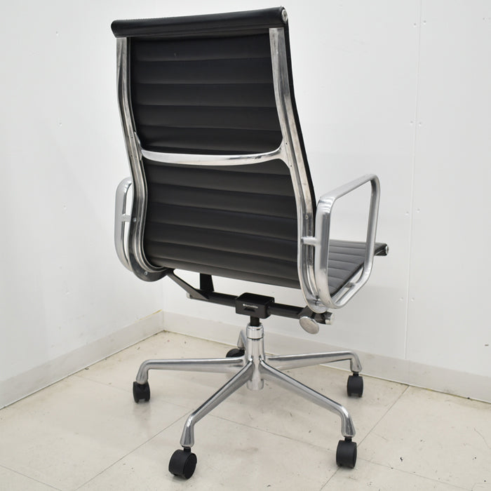 【中古】ハーマンミラー イームズ ソフトパッドエグゼクティブチェア ポリッシュ 革張り 2025032605【中古オフィス家具】