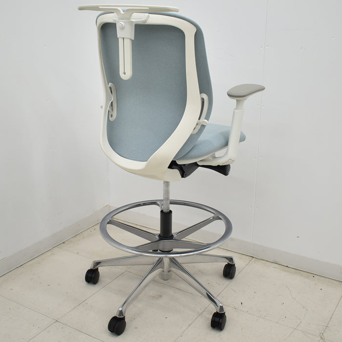 【中古】オカムラ シルフィー ローバック 製図用 足掛け付き ハイチェア 可動肘 バックカーブアジャスト ハンガー ポリッシュ脚 2019年製 2025040702【中古オフィス家具】