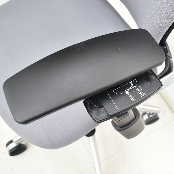 【中古】スチールケース リープV2 可動肘 ランバーサポート ポリッシュ ヘッドレスト USモデル ポリッシュ 2025040803【中古オフィス家具】