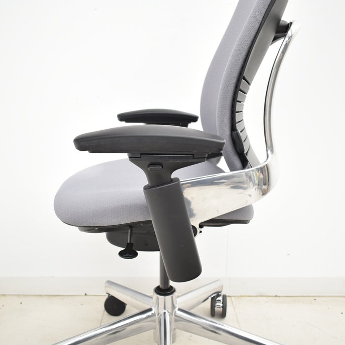 【中古】スチールケース リープV2 可動肘 ランバーサポート ポリッシュ ヘッドレスト USモデル ポリッシュ 2025040803【中古オフィス家具】