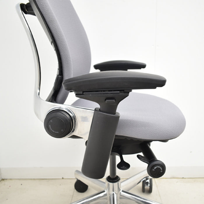 【中古】スチールケース リープV2 可動肘 ランバーサポート ポリッシュ ヘッドレスト USモデル ポリッシュ 2025040803【中古オフィス家具】