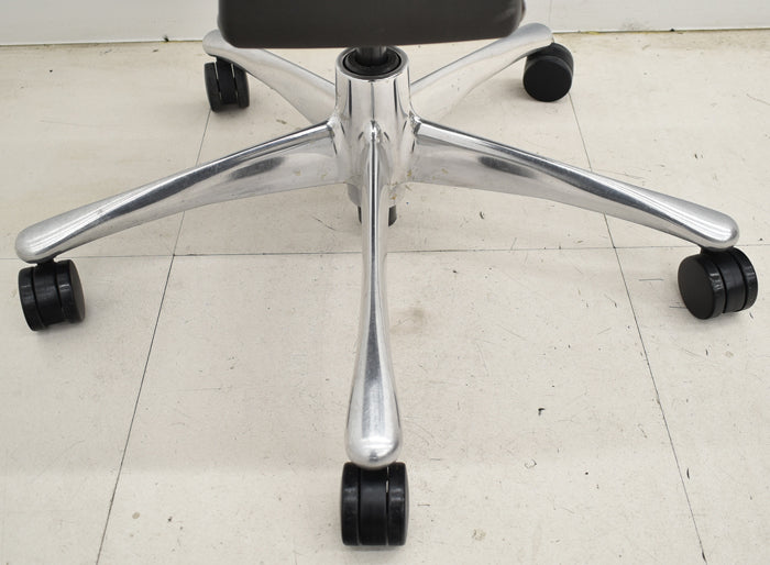 【中古】ハーマンミラー エンボディチェア 可動肘 ポリッシュ 2025040904【中古オフィス家具】