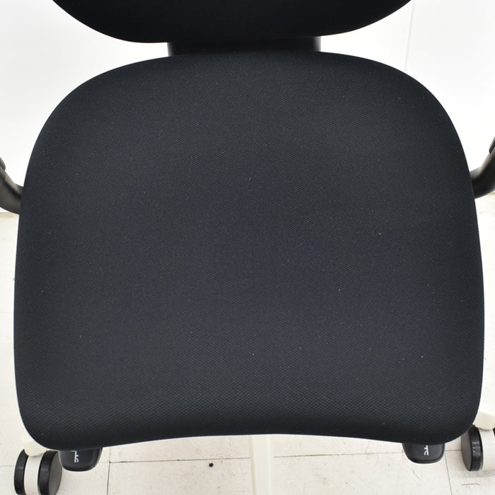 【中古】イトーキ カシコ 可動肘 女性用チェア 2025042202【中古オフィス家具】