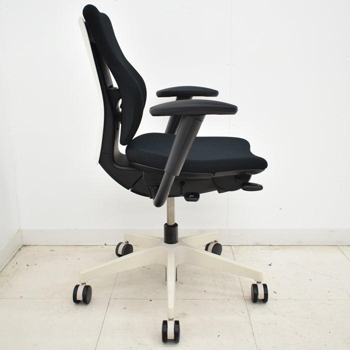 【中古】イトーキ カシコ 可動肘 女性用チェア 2025042202【中古オフィス家具】