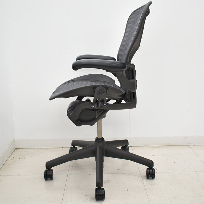 【中古】ハーマンミラー アーロンチェア Bサイズ フル装備 ランバーサポート タキシードメッシュ 肘レバータイプ 2025042204【中古オフィス家具】