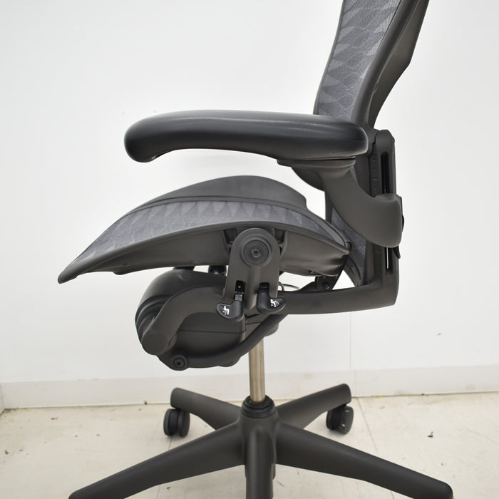 【中古】ハーマンミラー アーロンチェア Bサイズ フル装備 ランバーサポート タキシードメッシュ 肘レバータイプ 2025042204【中古オフィス家具】